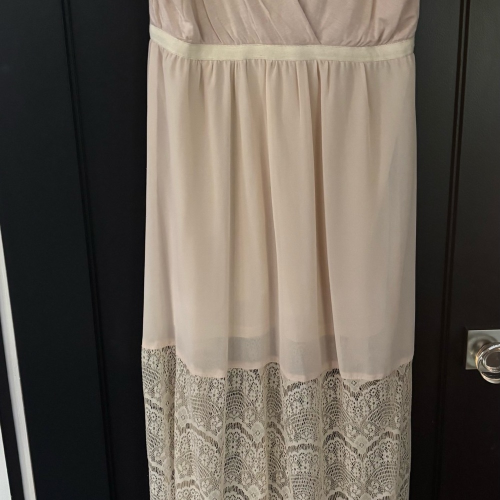 Elegant Cream Lace Women's Dress